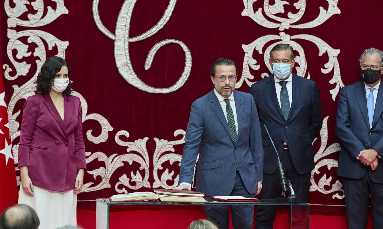 El consejero de Economía y Hacienda, Javier Fernández Lasquetty junto a la presidenta Isabel Díaz Ayuso. EP