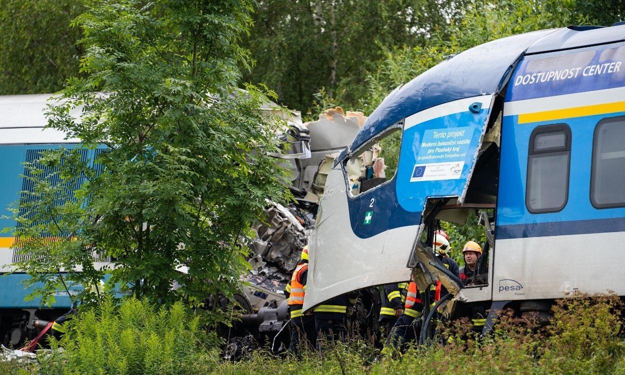 Un choque de trenes en República Checa deja al menos tres muertos y una ...
