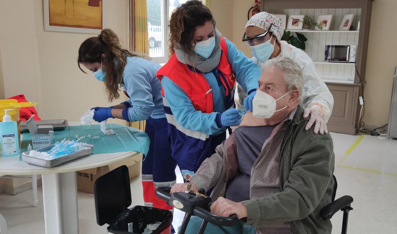 Vacunación contra la pandemia en residencias de mayores. EP