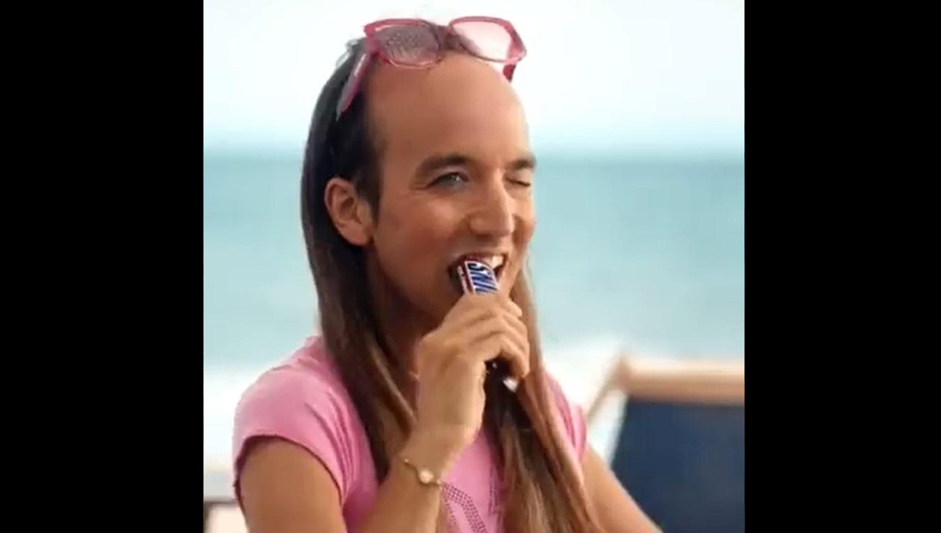 Aless Gibaja en el anuncio de 'Snickers' 