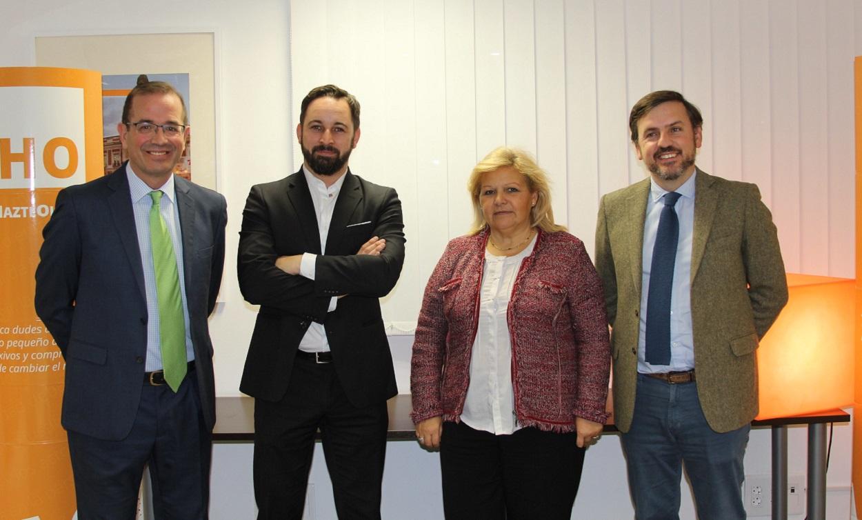 El líder de Vox, Santiago Abascal, junto a Ignacio Arsuaga, Ángeles Pedraza y Jaime Urcelay. Foto Hazte Oír