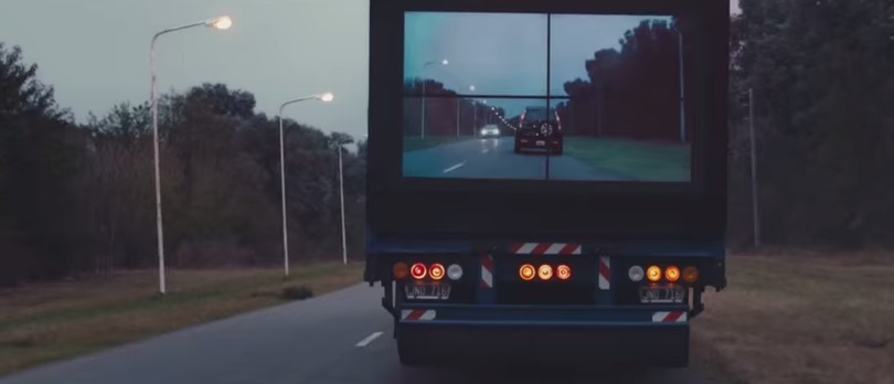 El camión transparente ¿la solución a los accidentes en adelantamientos?