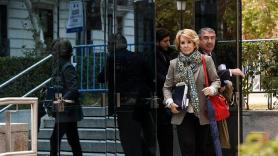 Aguirre saliendo de la Audiencia Nacional con su abogado Carlos Aguilar