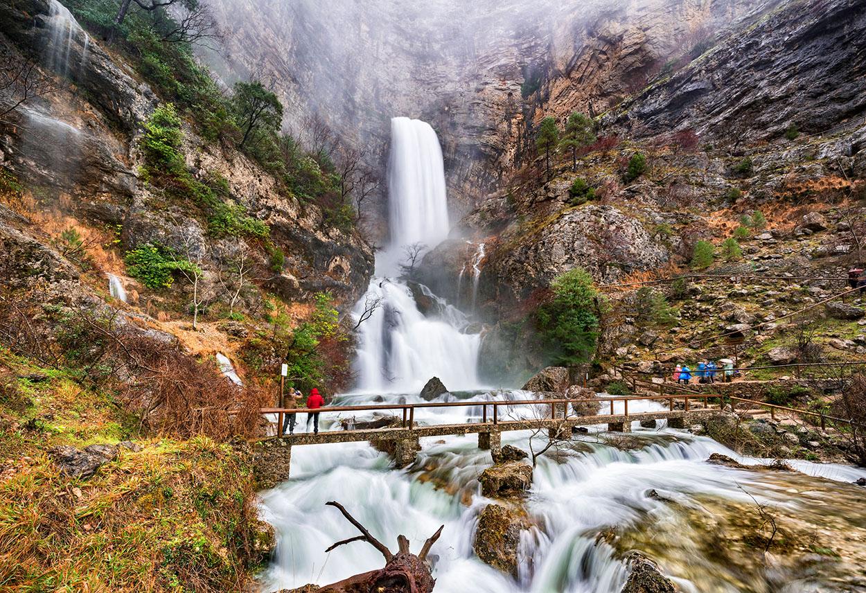 Considerado uno de los espectáculos naturales más bonitos de España, el río Mundo tiene su nacimiento en el municipio albaceteño de Riópar. © Turismo de Castilla-La Mancha / David Blázquez