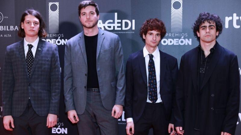 El grupo Carolina Durante durante la alfombra roja de los Premios Odeón 2020 en el Teatro Real -  Josefina Blanco,  Europa Press