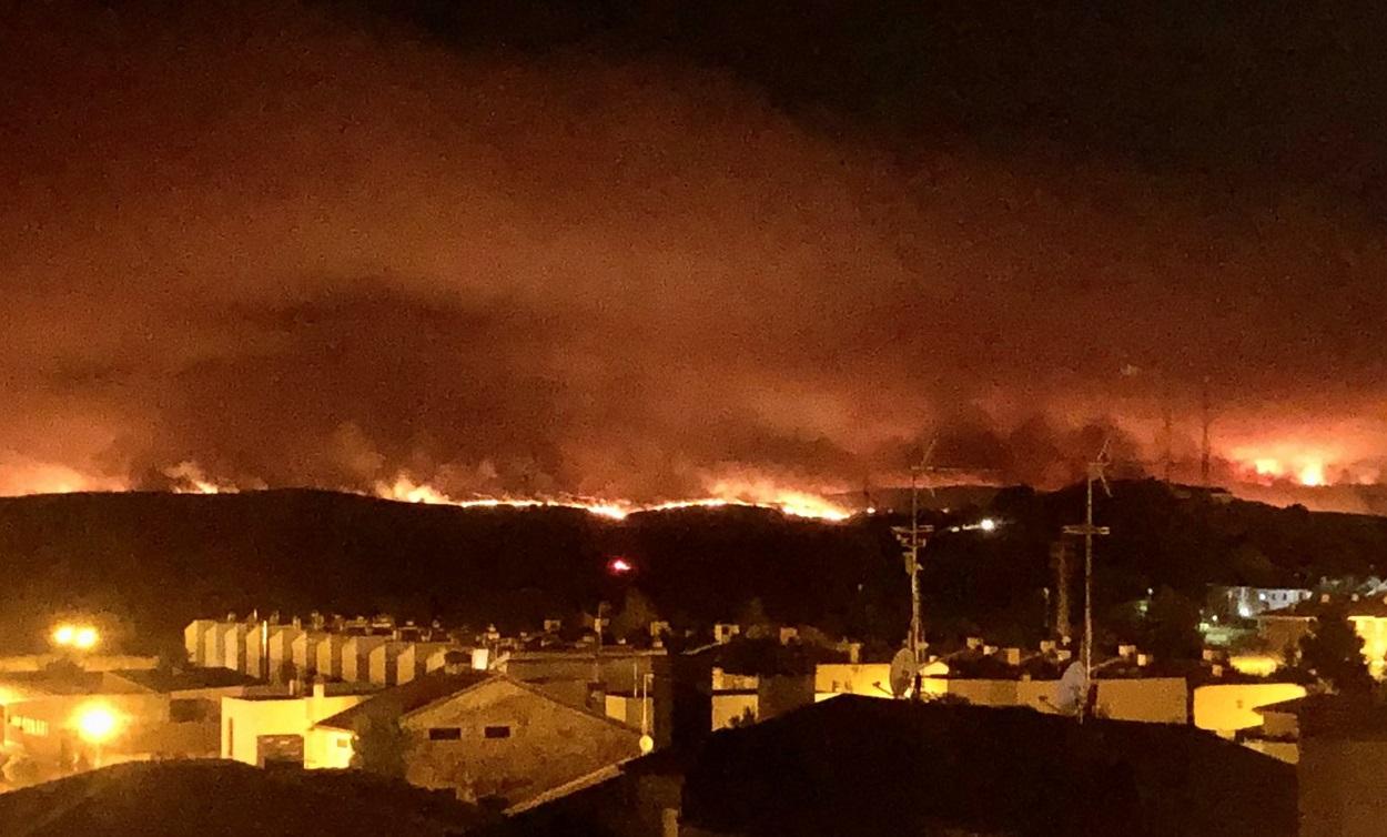 Incendio visto desde la ciudad de Ávila. Fuente Twitter