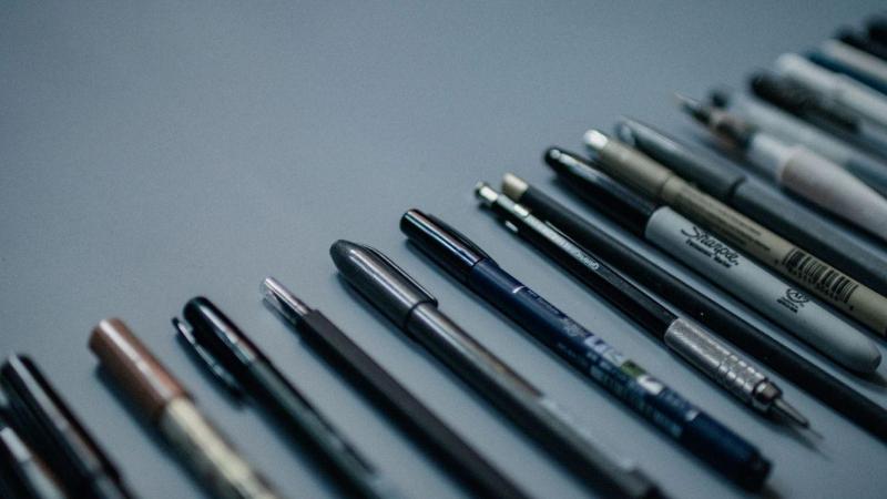 Organiza los materiales de escritura de tus niños con estos estuches