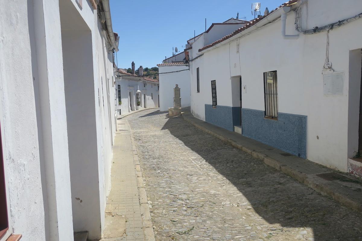 Una calle de Aracena ©Leequid Magazine