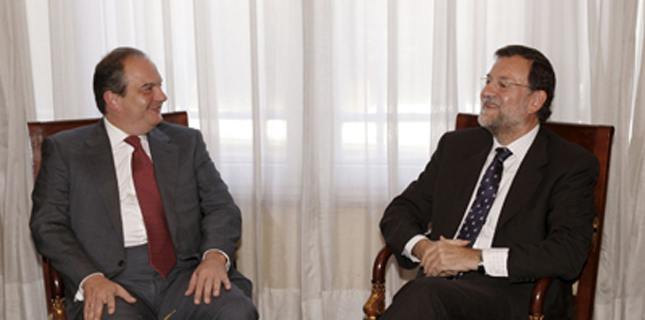 Rajoy y Aznar culpan a Syriza... y le reían las 'gracias' a Karamanlis, el presidente que falseó las cuentas de Grecia
