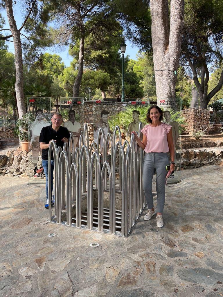 Reyes Maroto visita la cueva de Nerja Reyes Maroto visita la cueva de Nerja