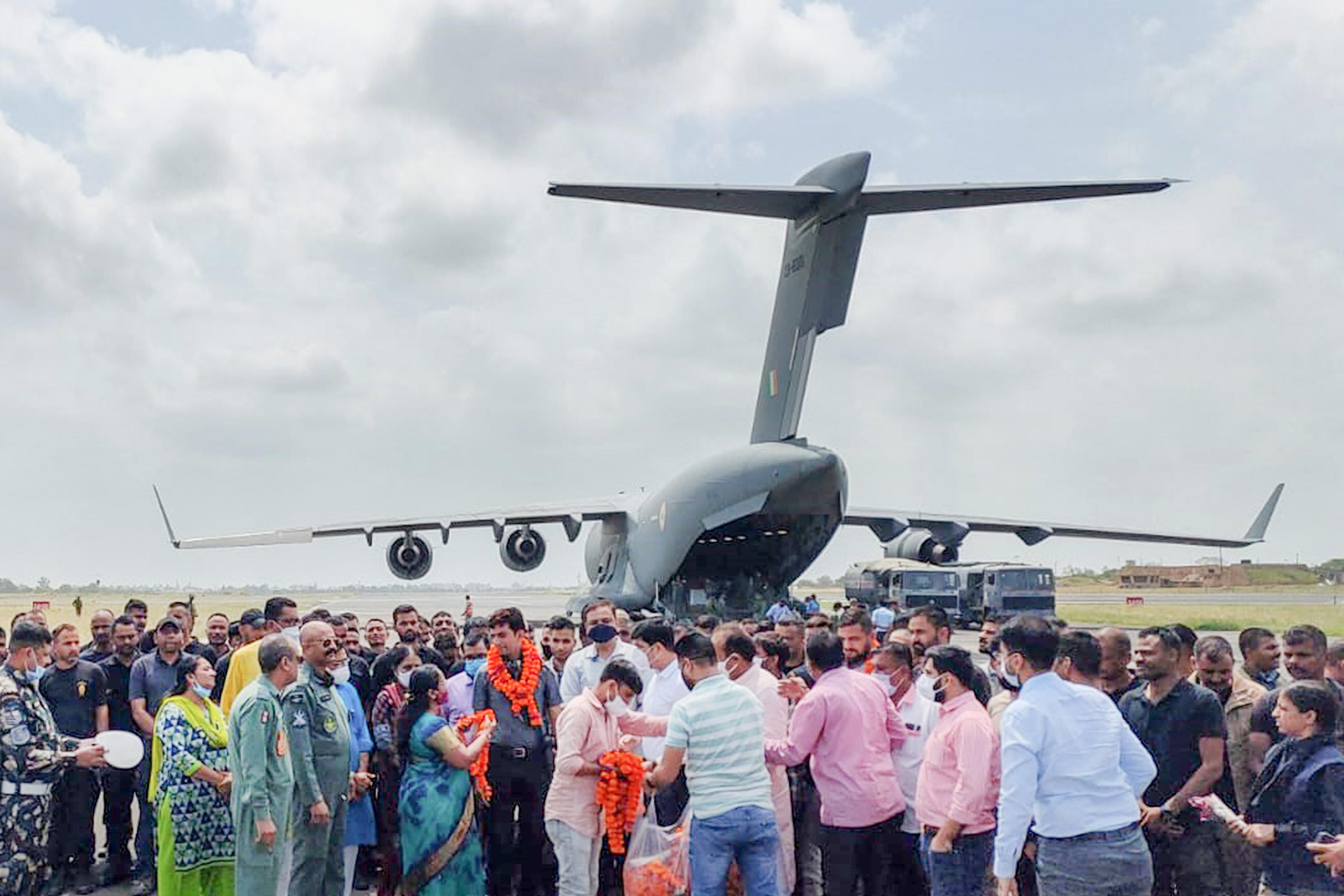 Llegada de ciudadanos afganos a un aeropuerto de India. EP