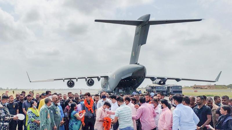 Llegada de ciudadanos afganos a un aeropuerto de India. EP