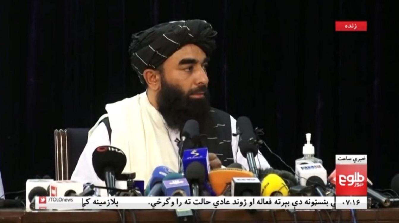 El portavoz Talibán, Zabihullah Mujahid da una rueda de prensa