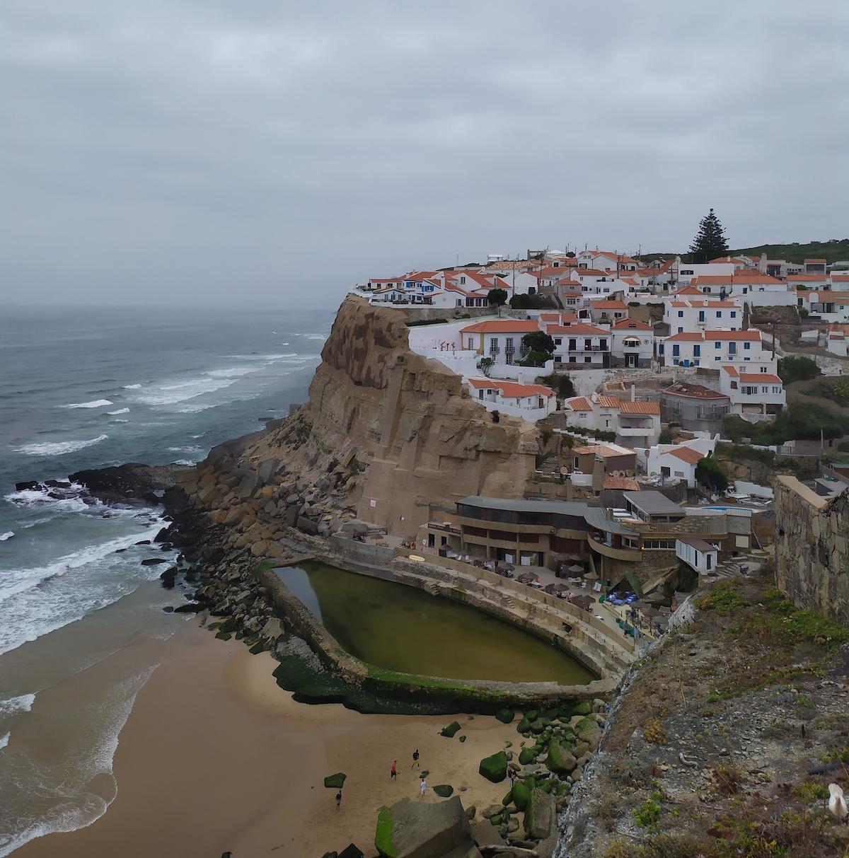 Azenhas de Mar es una playa de Sintra aún poco conocida @Leequid Magazine