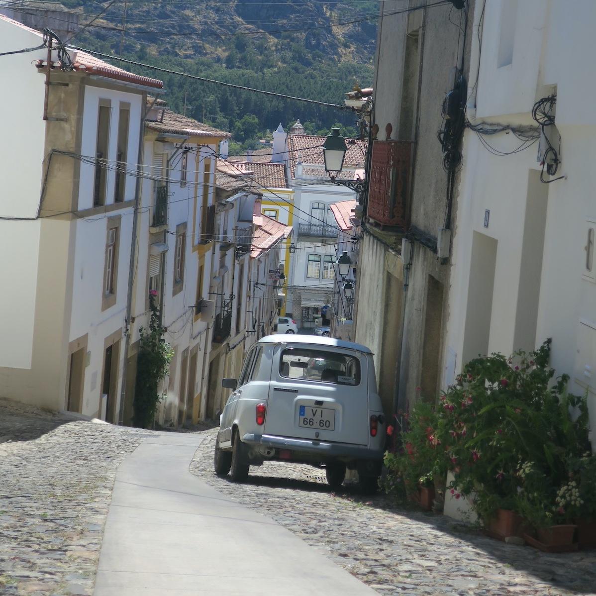 Calles ancladas en el tiempo y la historia de Castelo da Vide ©Leequid Magazine