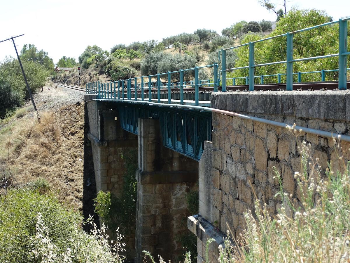 Puente de hierro para el tren de Valencia de Alcántara ©Leequid Magazine