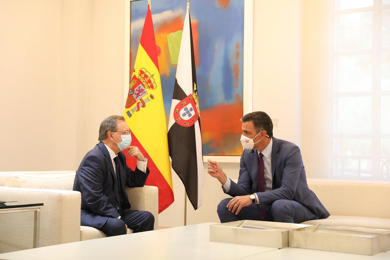 El presidente del Gobierno, Pedro Sánchez, se reúne en La Moncloa con el presidente de Ceuta, Juan Jesús Vivas. EP