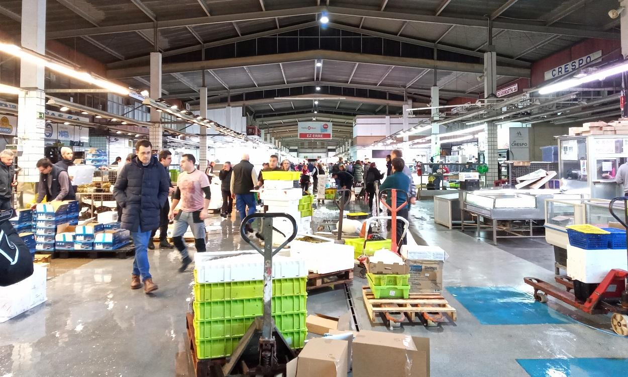 Imagen de un pabellón de pescados y mariscos en Mercabilbao. EP