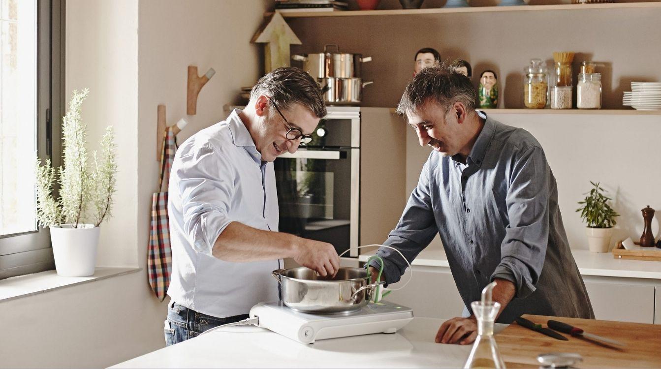 Los hermanos Roca han desarrollado Rocook, un proyecto para acercar la cocina a baja temperatura a los cocineros amateurs