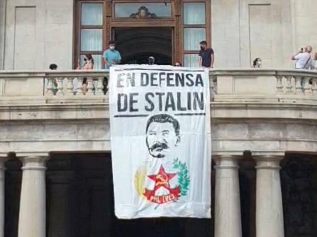 Imagen de la pancarta de Stalin