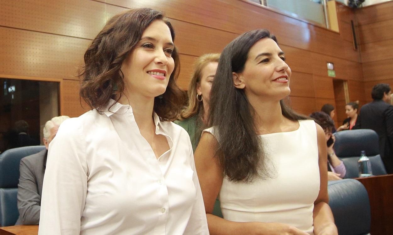 La presidenta de la Comunidad de Madrid, Isabel Díaz Ayuso, y la portavoz de Vox en la Asamblea de Madrid, Rocío Monasterio. EP