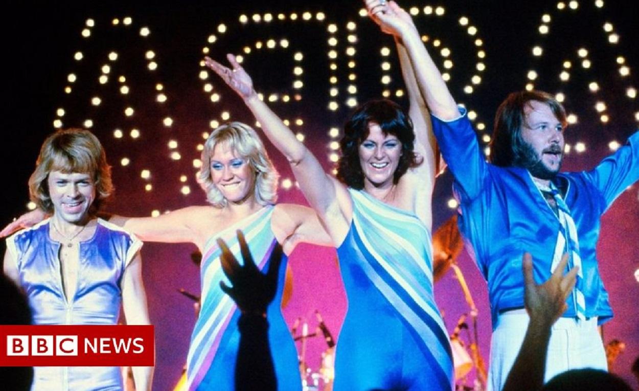 Los ABBA durante una actuación. Fuente BBC