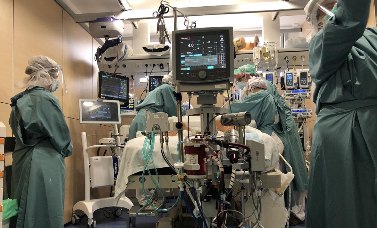 El hospital Vall d'Hebron trasplanta por primera vez en España los pulmones de un bebé a otro