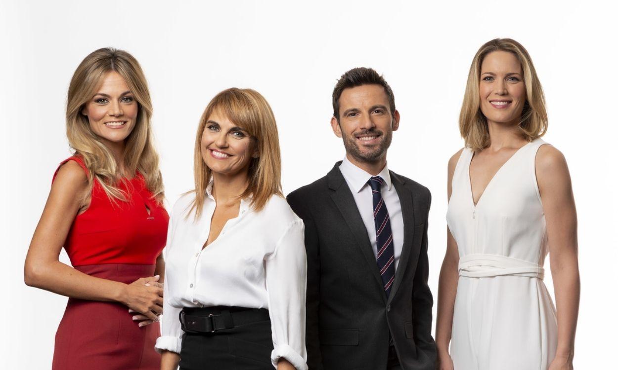 Rocío Delgado, Lourdes Maldonado, Manu Pérez y Silvia Intxaurrondo , presentadores de Telenoticias - Telemadrid