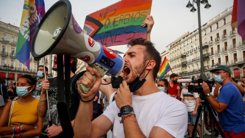 Concentración contra agresiones LGTBfóbicas en la Puerta del Sol, a 9 de julio de 2021. Ricardo Rubio / Europa Press