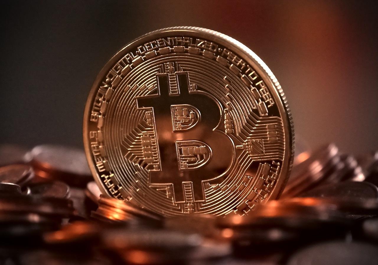 La OCU alerta sobre los bitcoin: su cotización es "una montaña rusa"