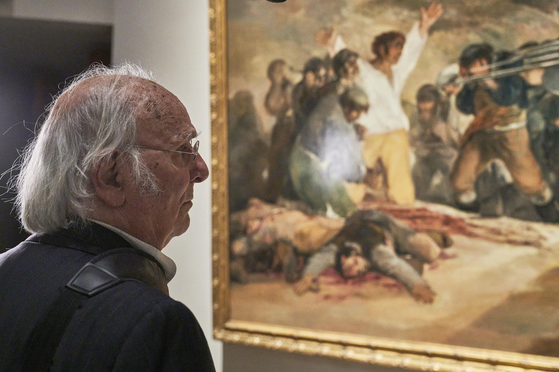 Carlos Saura en el Museo Nacional del Prado, en 2021. Fotografía de Jorge Fuembuena.