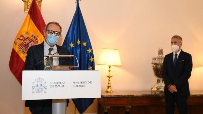 El ministro Fernando Grande Marlaska, y el comisario Santos Bernal Uceda. Foto Ministerio del Interior