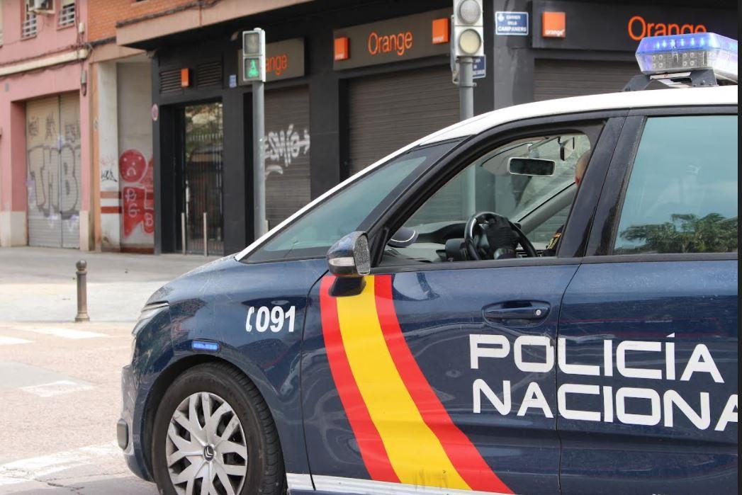 La Policía Nacional ha registrado el Ayuntamiento de Cornellà.