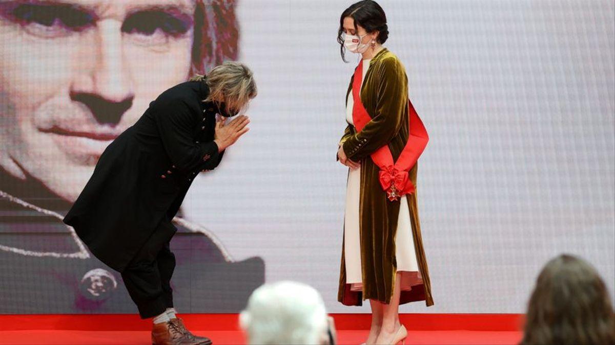 Ayuso y Nacho Cano en la entrega de medallas de la Comunidad de Madrid, mayo 2021. EP