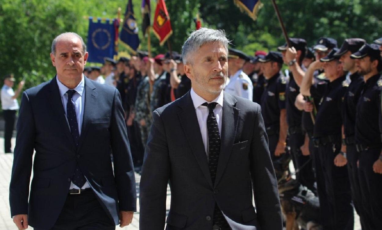 Los policías nacionales y los guardias civiles piden a Marlaska que pare la reforma de la Ley Mordaza