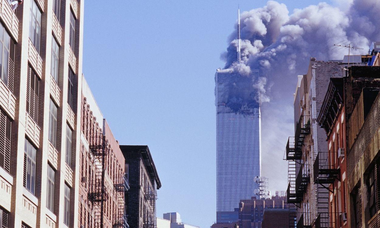 Imagen de una de las Torres Gemelas  durante el atentado del 11 S en Manhattan (EE.UU). EP