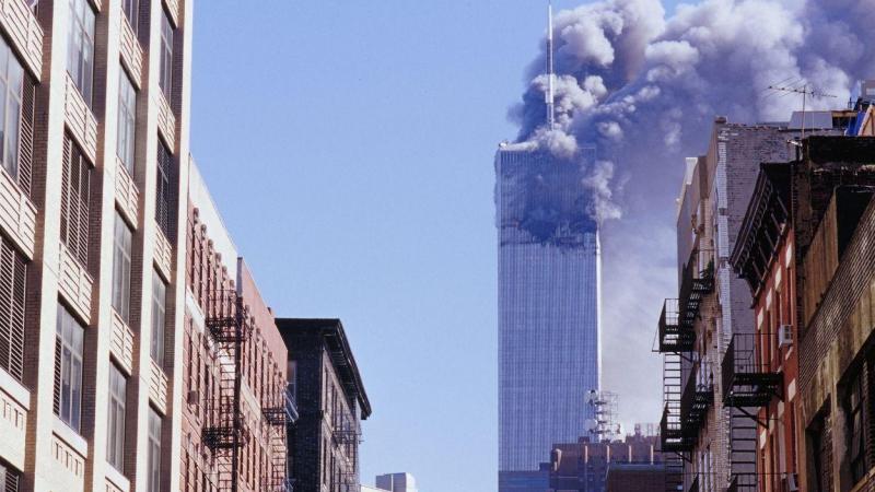 Imagen de una de las Torres Gemelas  durante el atentado del 11 S en Manhattan (EE.UU). EP