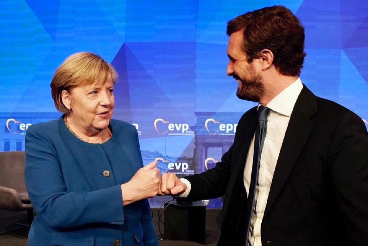 Saludo entre Angela Merkel y Pablo Casado. Fuente: Europa Press.