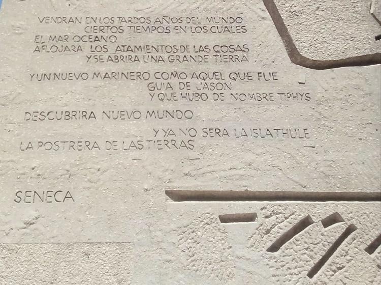 Una de las profecías con las que se identificó Colón fue la que Séneca incluyó en Medea. Visible hoy día en el monumento de la madrileña plaza de Colón Una de las profecías con las que se identificó Colón fue la que Séneca incluyó en Medea. Visible hoy día en el monumento de la madrileña plaza de Colón