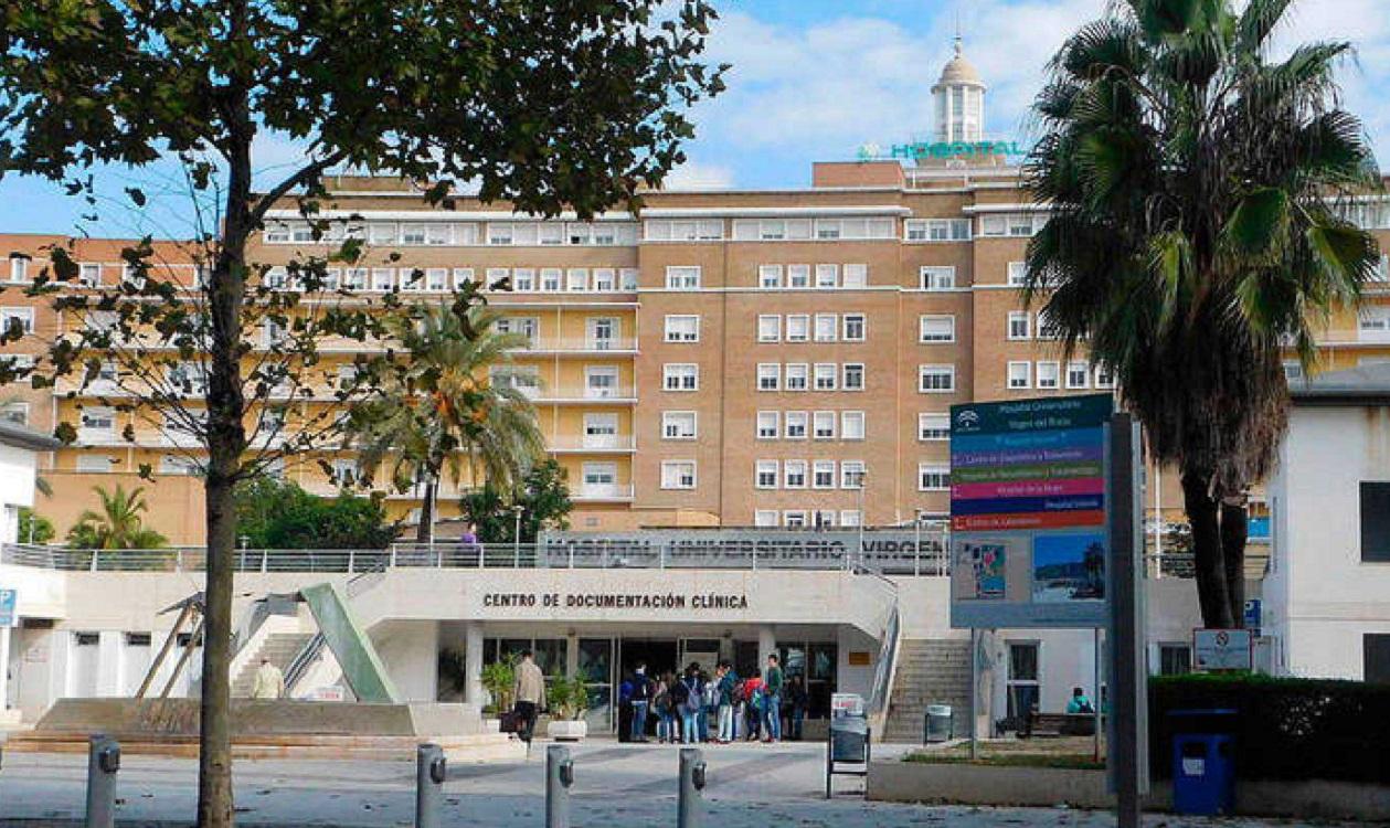 Hospital Virgen del Rocío de Sevilla, donde ha sido trasladado el bebé en estado crítico. EP