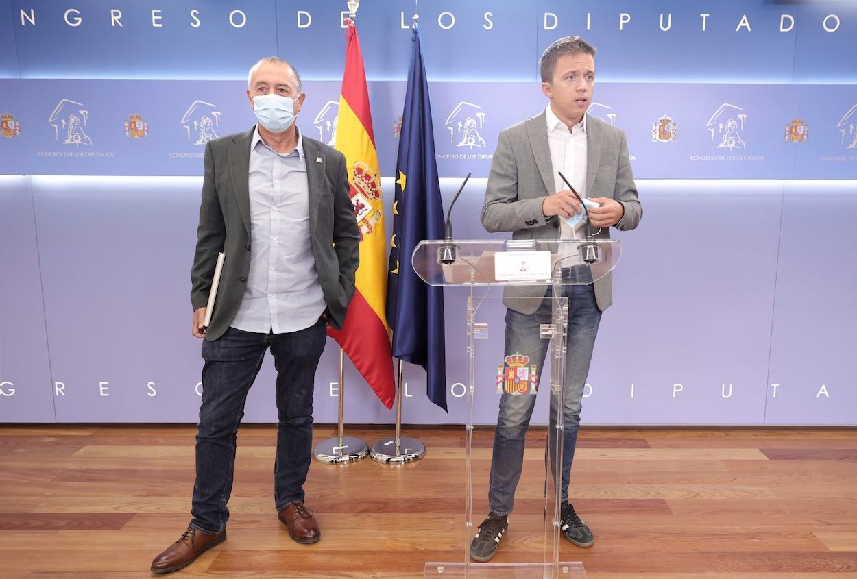 El diputado de Compromís en el Congreso, Joan Baldoví (i), y el líder de Más País, Íñigo Errejón