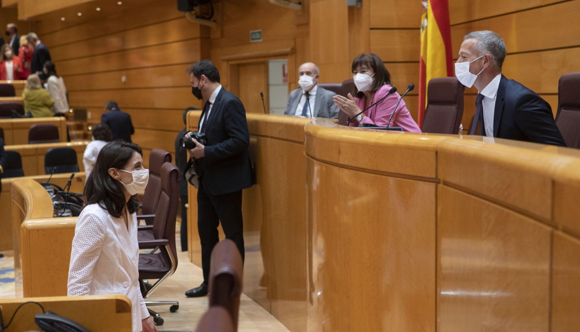 La ministra de Justicia, Pilar Llop, se dirige a hablar con el presidente del Senado, Ander Gil, durante el primer pleno y primera sesión de control al Gobierno en el Senado tras el parón estival, a 14 de septiembre de 2021, en Madrid (España). 