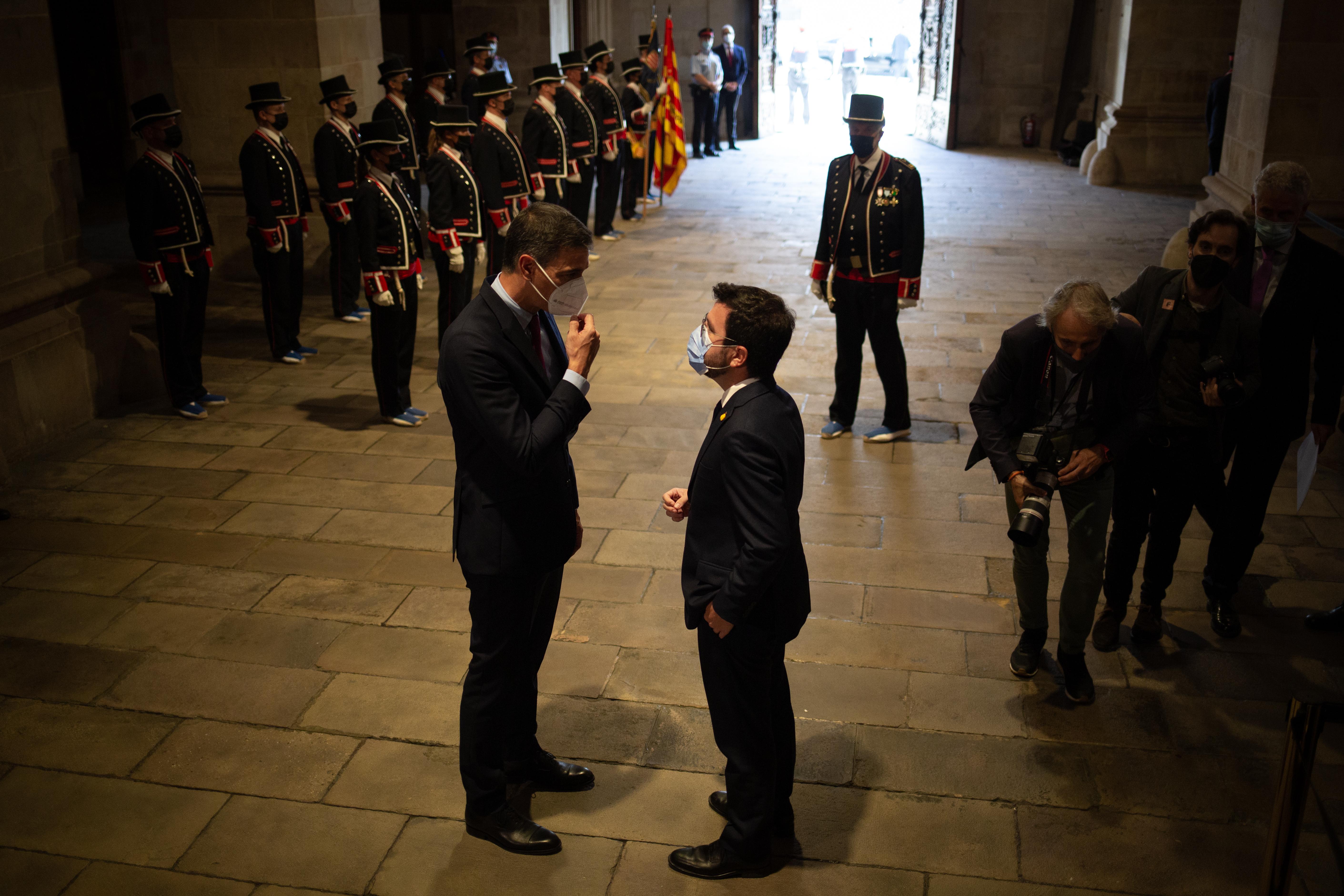 Sánchez y Aragonès, en el Palau de la Generalitat. EP