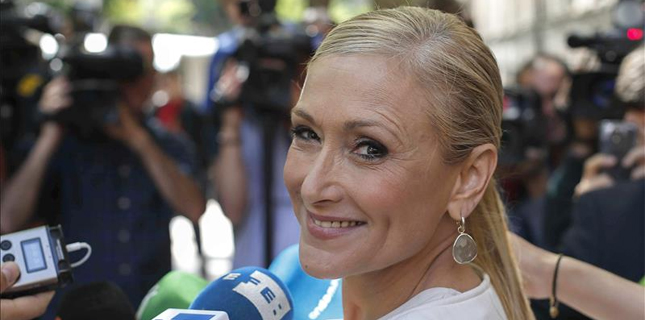 Cifuentes insiste, "carezco de bienes", pero no publica ni su declaración ni la de su marido 'mileurista' Cifuentes insiste, "carezco de bienes", pero no publica ni su declaración ni la de su marido 'mileurista'