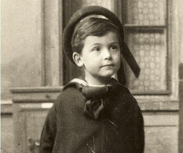 Uri-Vaz History - 📌William James Sidis fue un niño prodigio estadounidense  🇺🇸. Sus padres eran de origen ucraniano 🇺🇦, desde niño mostró  sorprendentes habilidades intelectuales 🧠, especialmente en matemáticas 🔢  y en