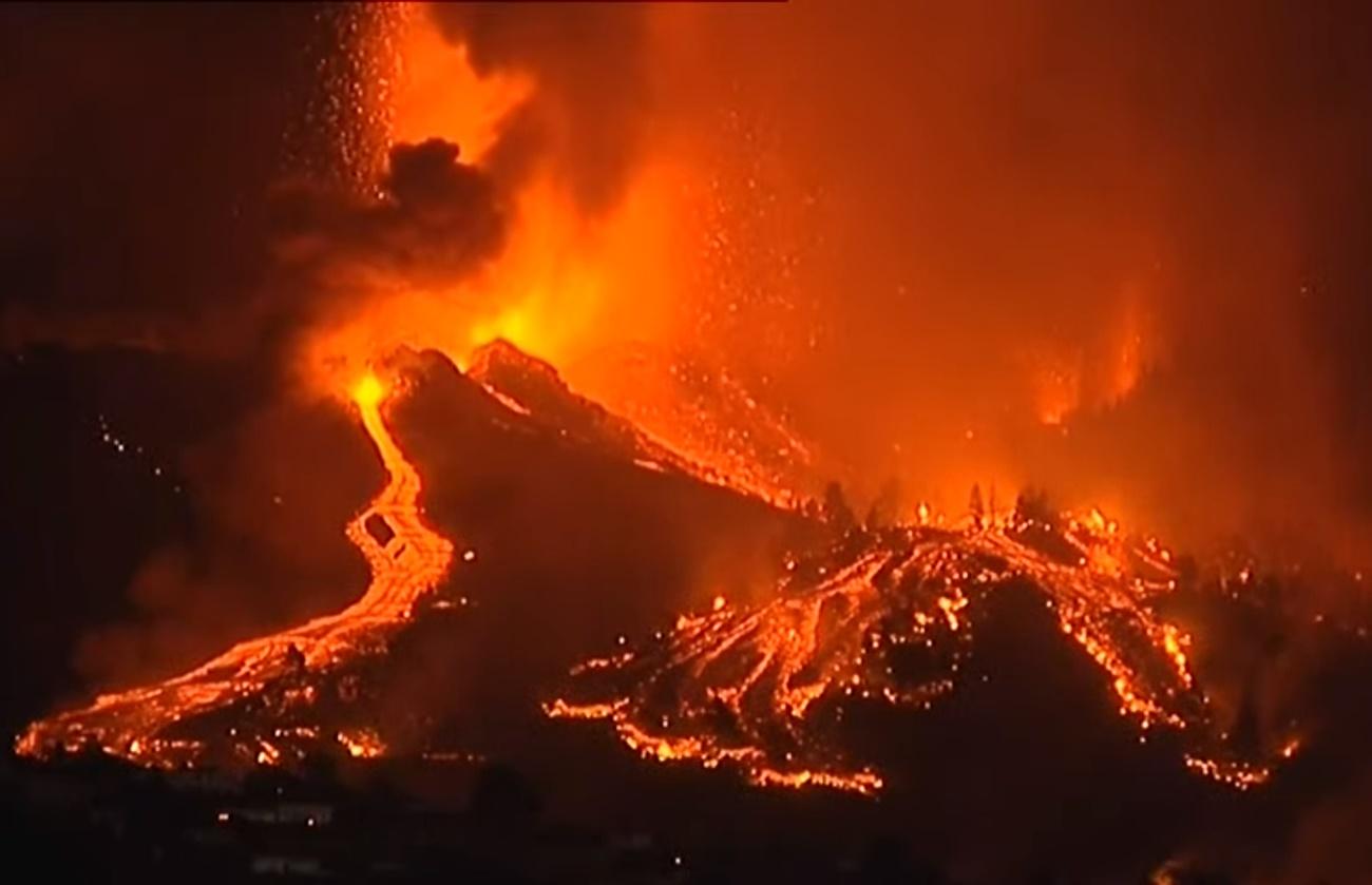 En marcha la evacuación de más de 5.000 personas tras la erupción volcánica en La Palma