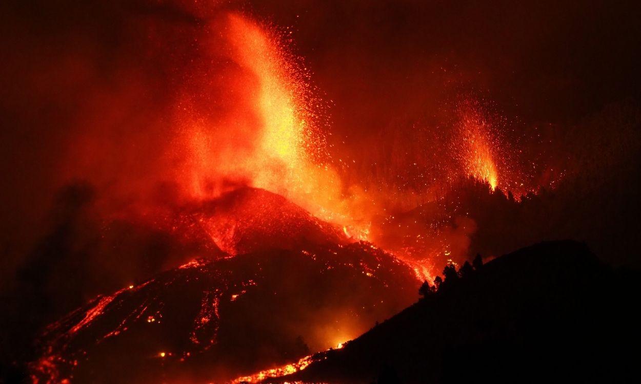 El volcán de La Palma entra en erupción. Europa Press. 