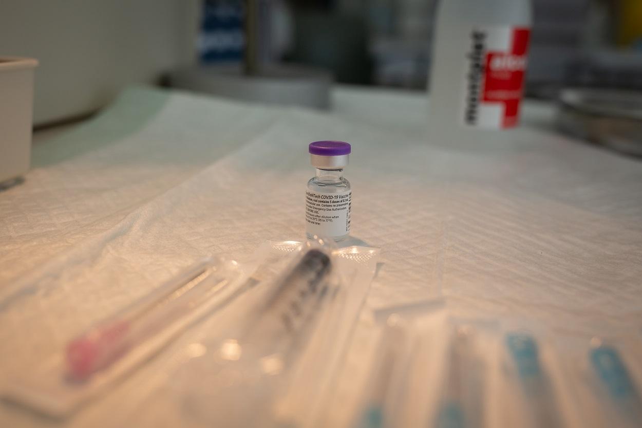 Una dosis de la vacuna de Pfizer-BioNtech contra el COVID-19. Fuente: Europa Press.