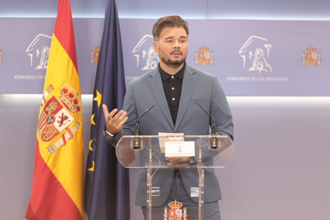 El portavoz parlamentario de la ERC, Gabriel Rufián, ofrece una rueda anterior a la celebración de la Junta de Portavoces en el Congreso de los Diputados