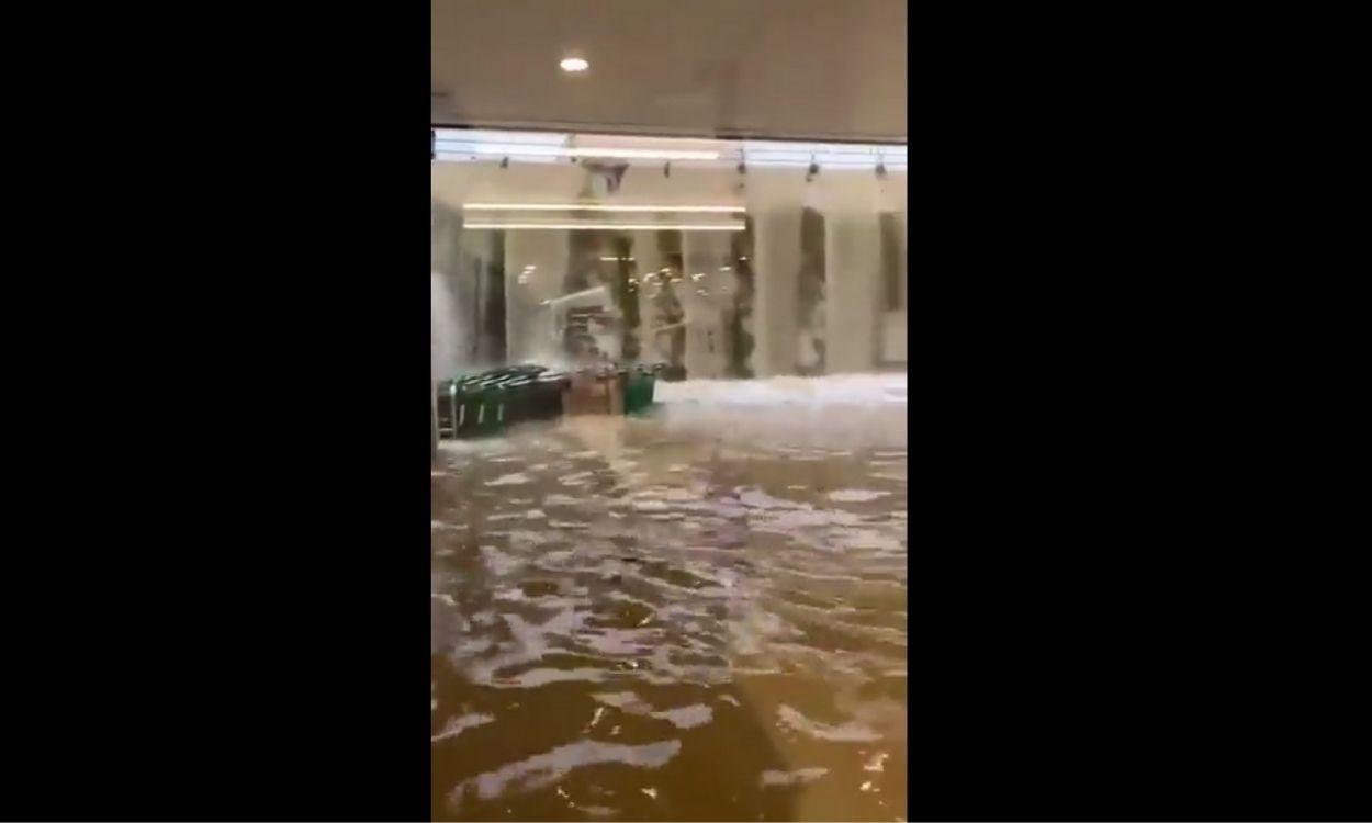 Se inunda un Mercadona en La Antilla (Huelva) por las fuertes lluvias. Redes sociales.